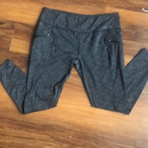 Eddie Bauer 7/8 length leggings with zip pockets